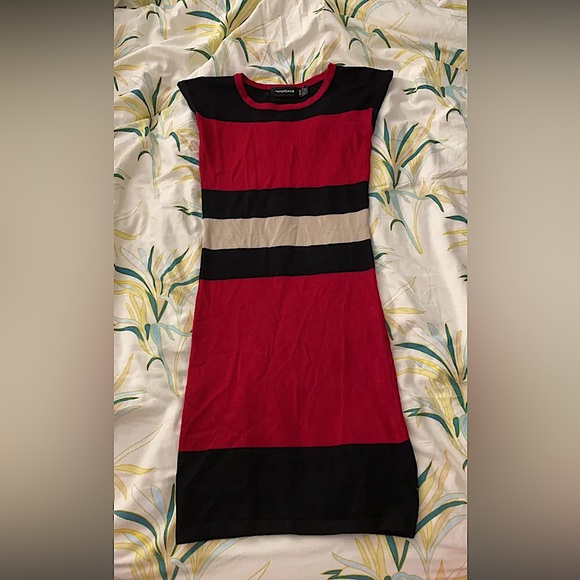 Bodyfit Three Tone Dress - Picture 1 of 4